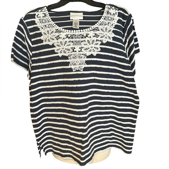 Alfred Dunner size medium, navy, and white short sleeve top new with tag - Picture 1 of 2
